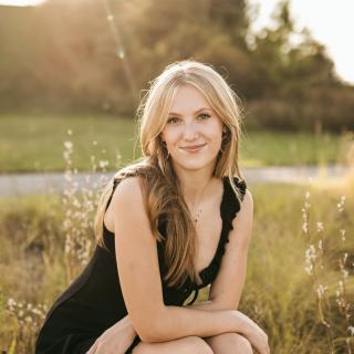 Chloe B Headshot
